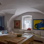 Апартаменты Very Old House *