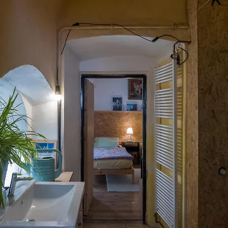 Very Old House Appartement Ptice