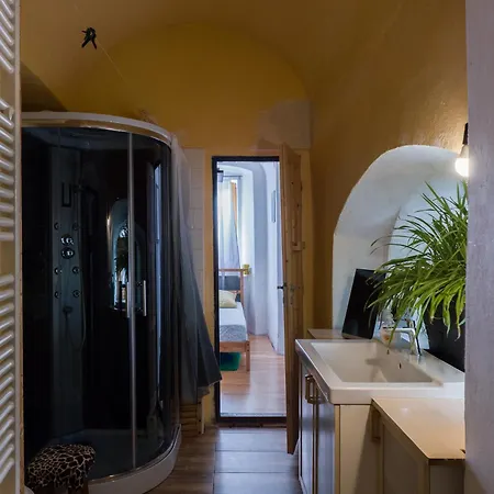 Very Old House Ptice