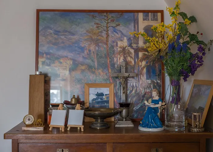 Very Old House Ptice