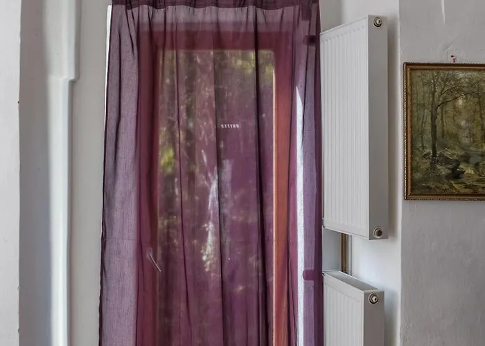 아파트 Very Old House Ptice