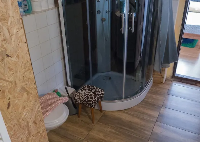 아파트 Very Old House