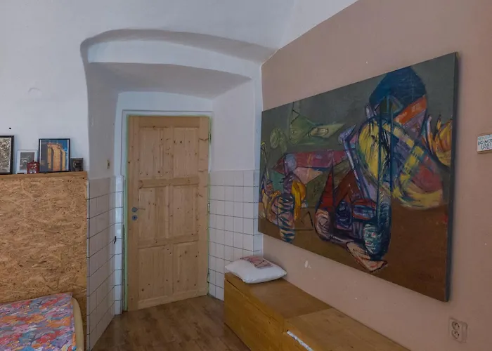 Very Old House * Ptice