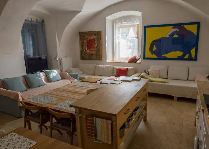 Very Old House 아파트