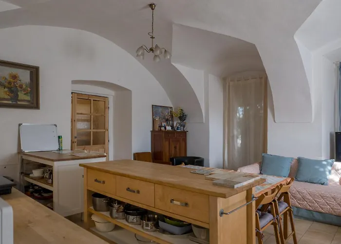 Very Old House 아파트 *