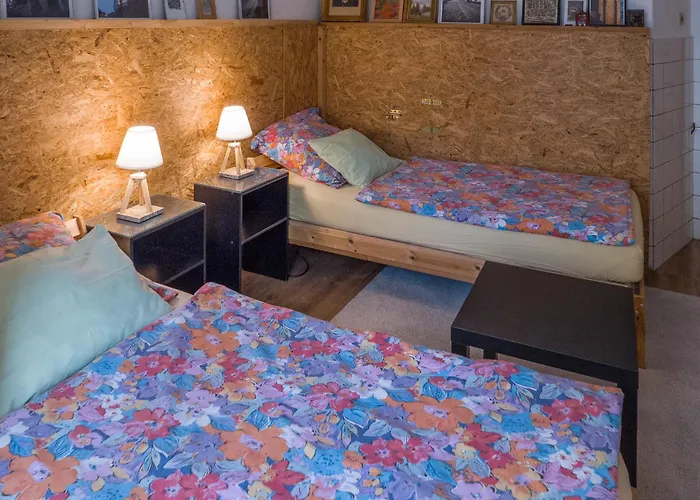 Very Old House Lägenhet Ptice